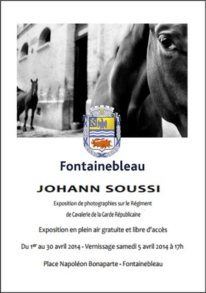 Place Napolon Bonaparte, Fontainebleau - Exposition : Johann Soussi, Garde  vous