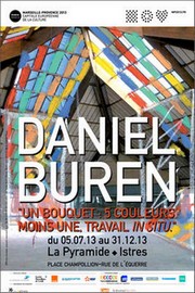 La Pyramide, Istres - Exposition : Daniel Buren Un Bouquet, 5 couleurs moins une, travail in situ